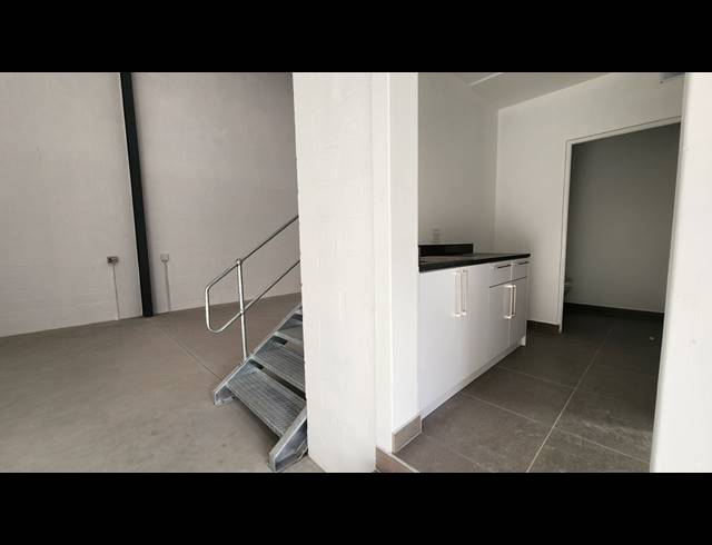 132M² WAREHOUSE FOR SALE IN RIVERGATE